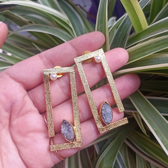 Handmade gold platted stone studded stud earrings - Picture 3 of 11